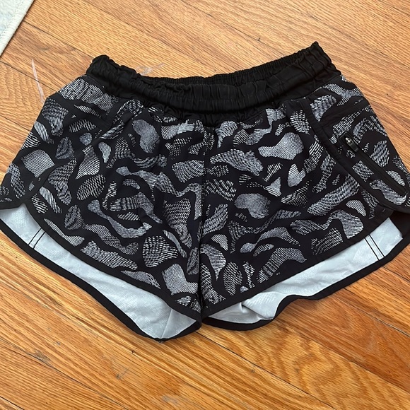 lululemon athletica Pants - Lululemon shorts size 6, 2.5 inch worn a few times